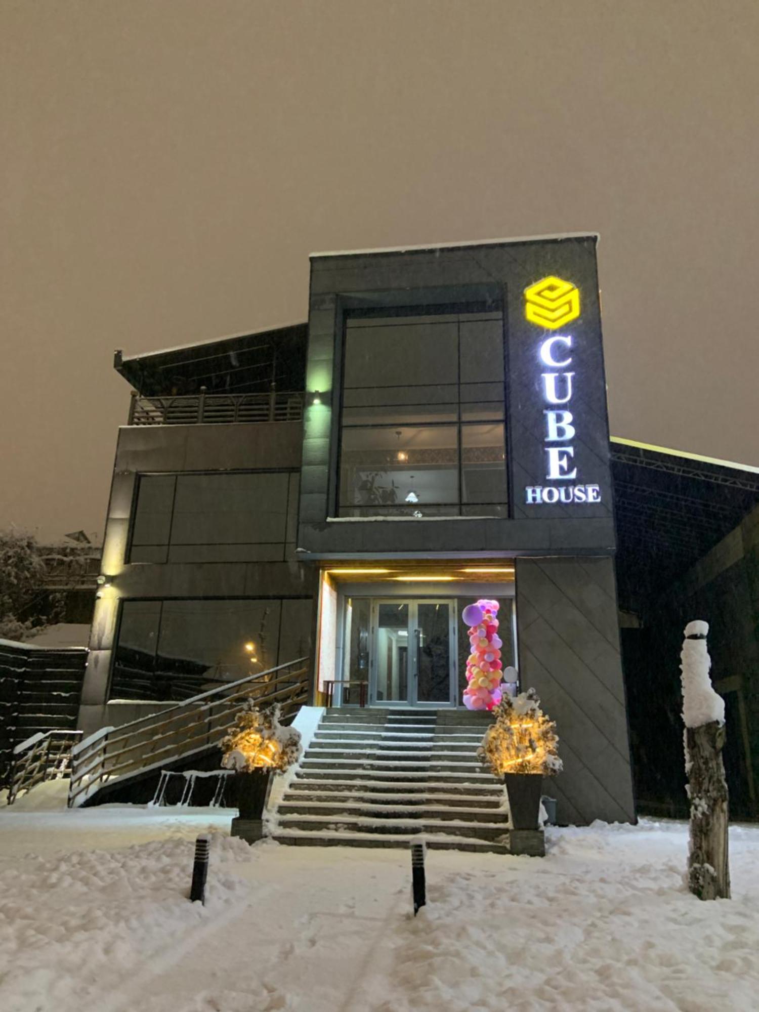 Cube House Osh Hotel Eksteriør billede