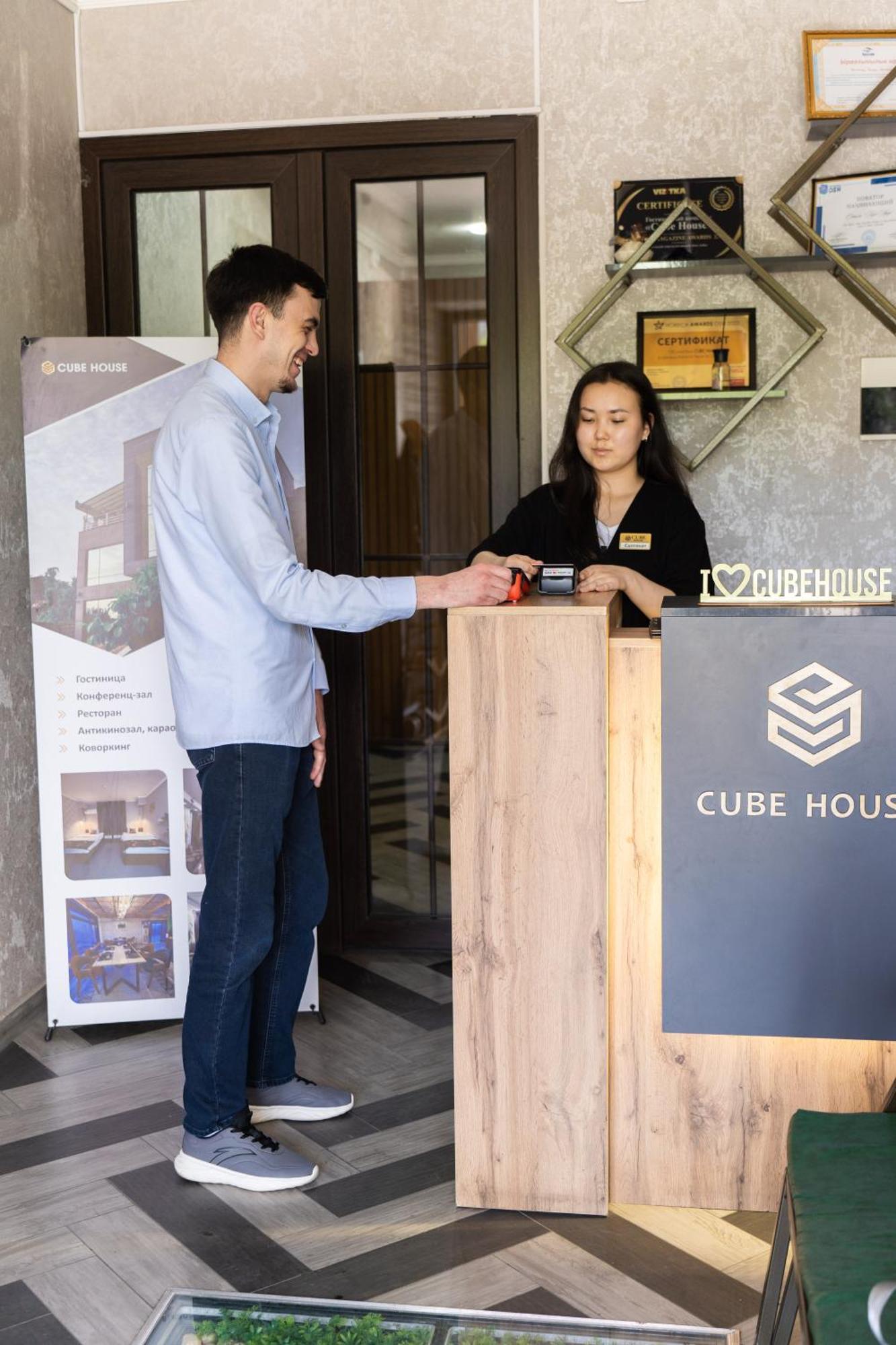 Cube House Osh Hotel Eksteriør billede